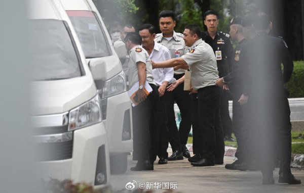 锦达网 泰媒: 泰国前总理他信在狱中可能会当外语老师